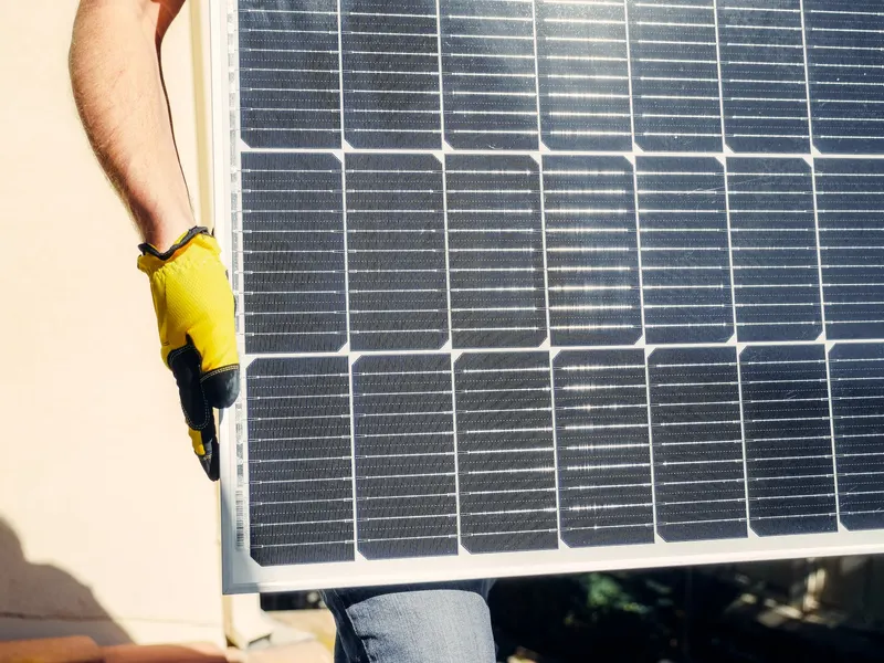 Combien de panneaux solaires faut il pour une maison de 100 m²