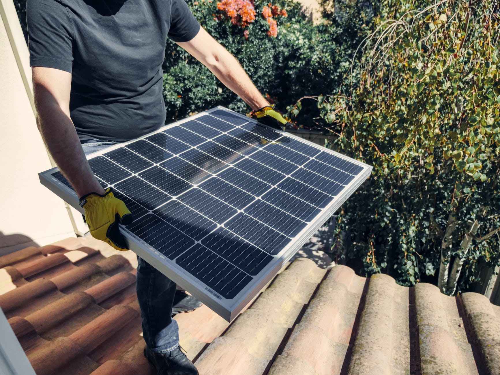 Choisir un installateur de panneaux solaires : les 5 critères